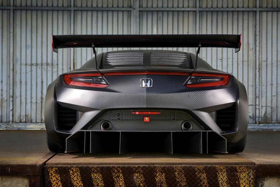  Honda NSX GT3 2017 года  (фото 3 из 16)